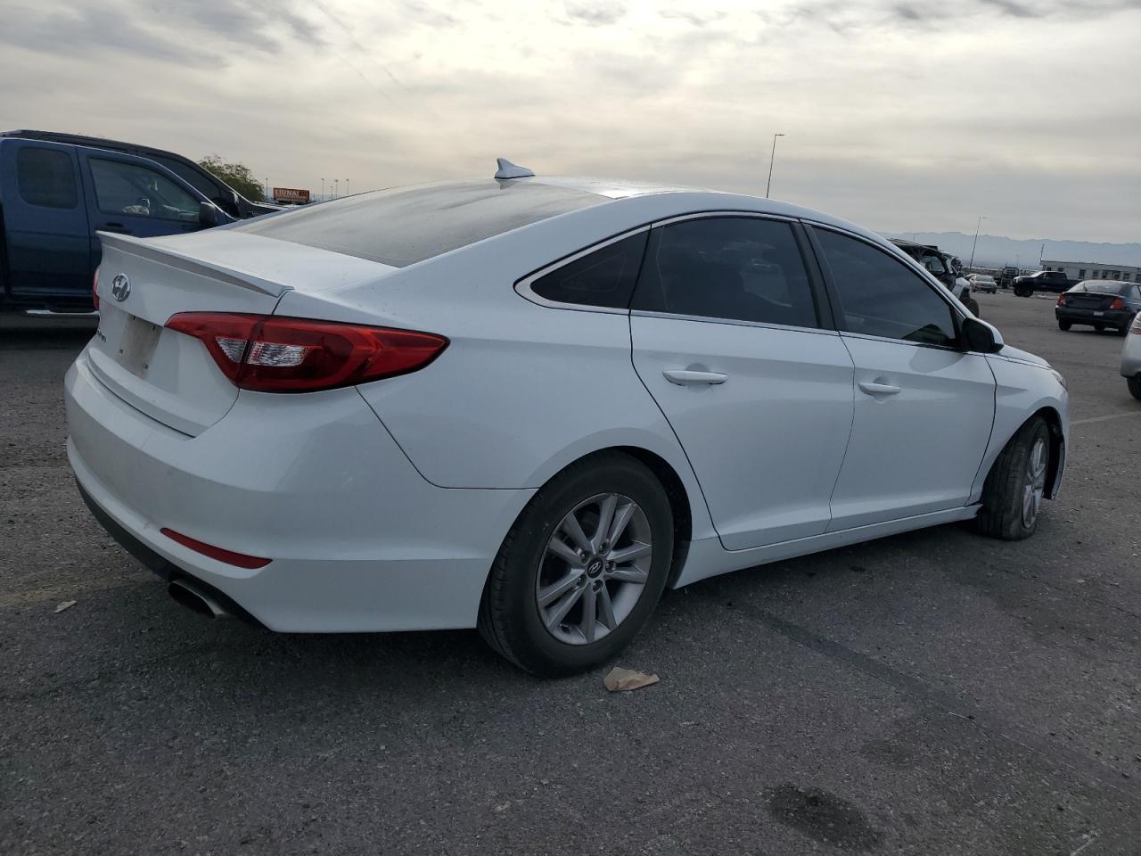 2017 HYUNDAI SONATA SE - Image 3