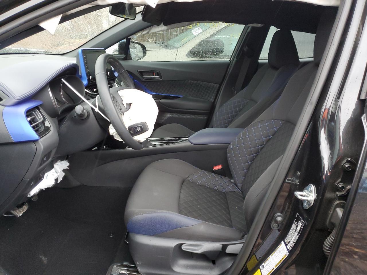 2022 TOYOTA C-HR XLE - Image 7