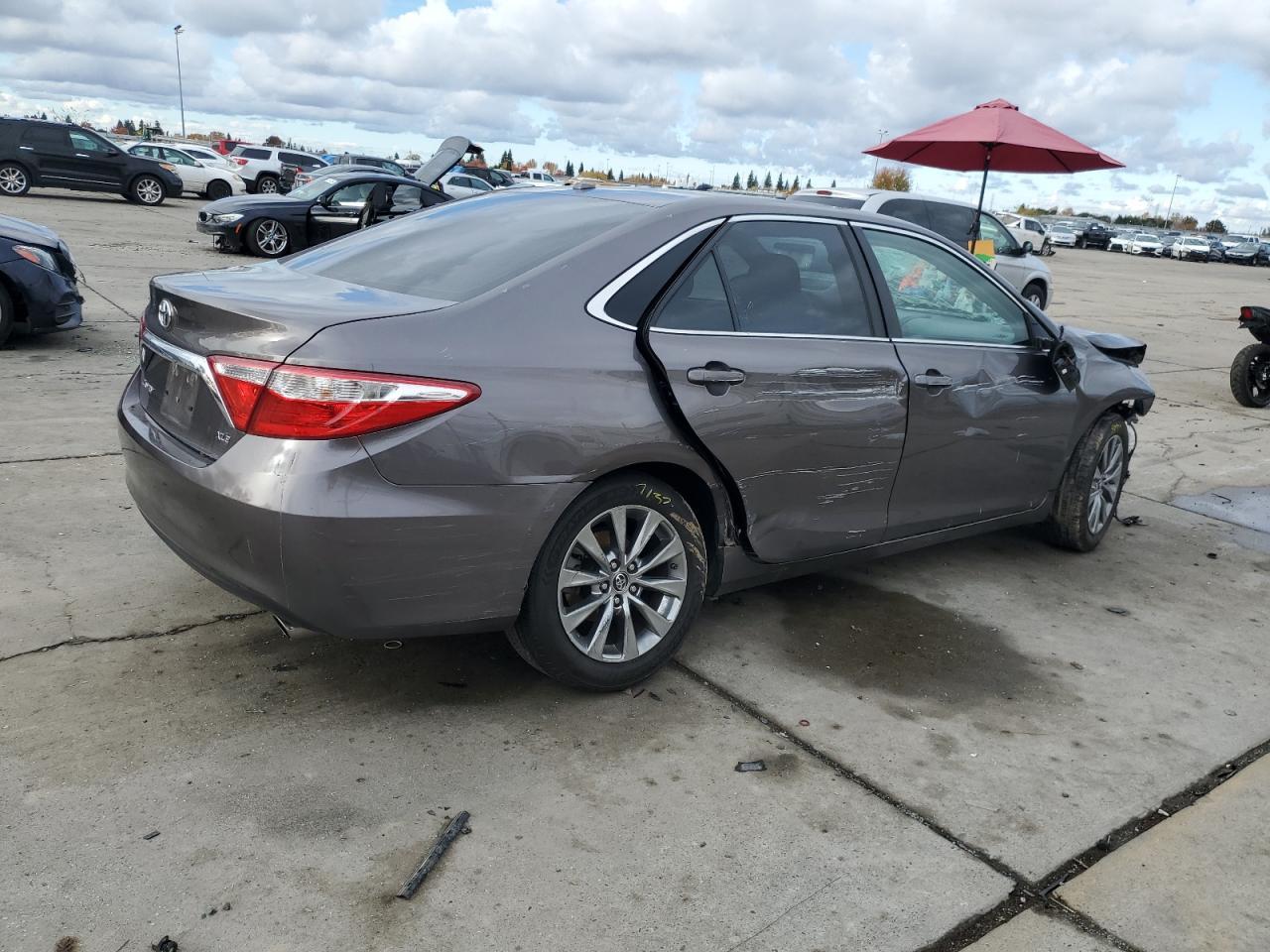 2015 TOYOTA CAMRY LE - Фото 3