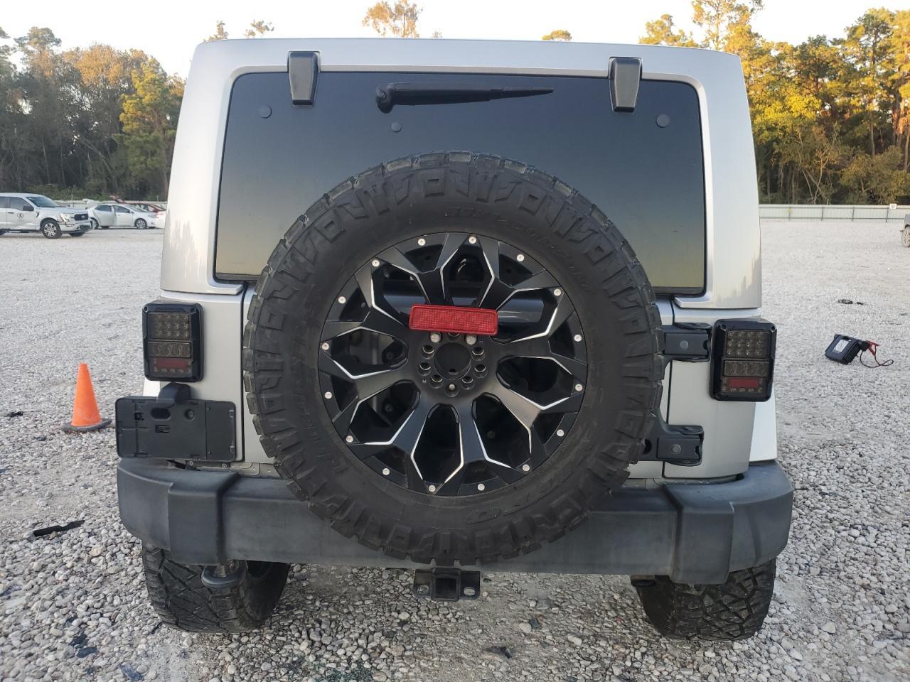 2017 JEEP WRANGLER U - Image 6