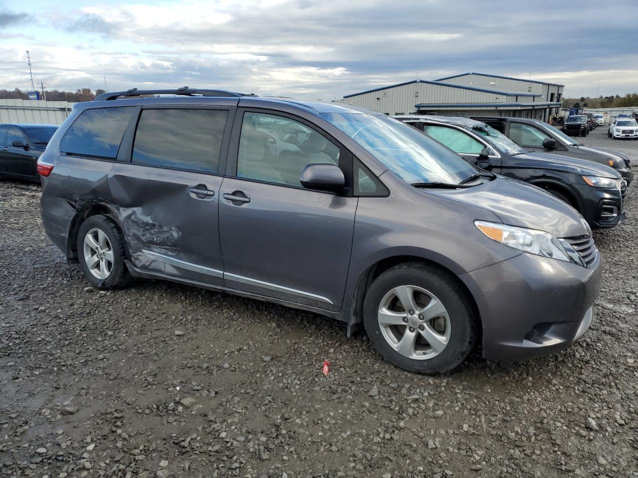 2015 TOYOTA SIENNA LE - Фото 4