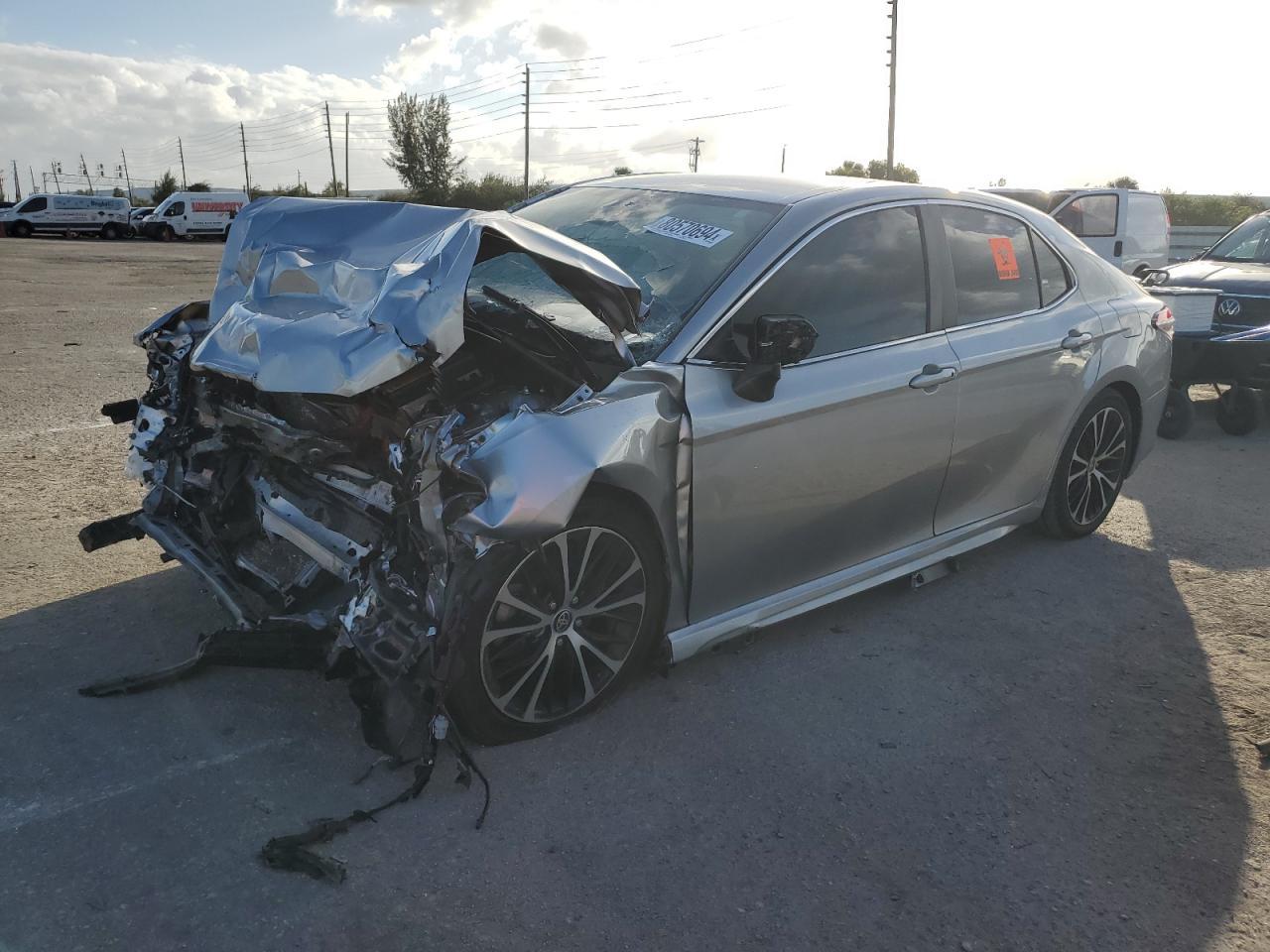 2020 TOYOTA CAMRY SE