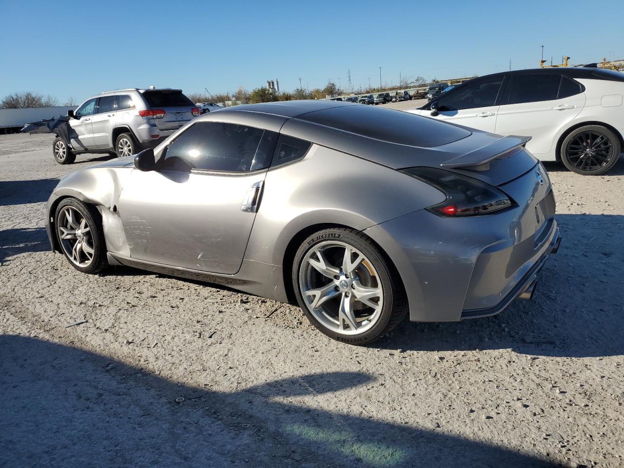 2010 NISSAN 370Z - Фото 2