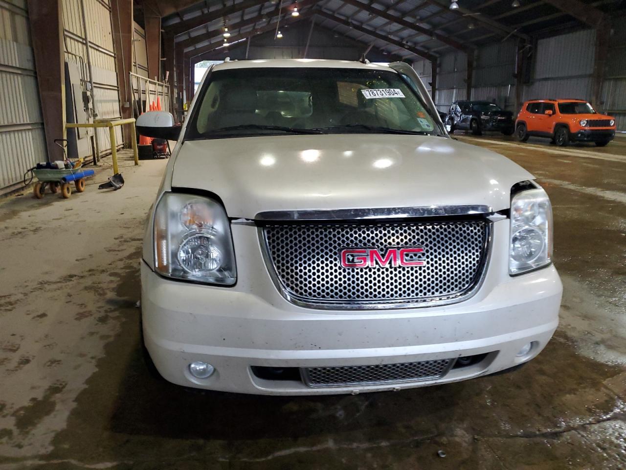 2012 GMC YUKON XL D - Image 5