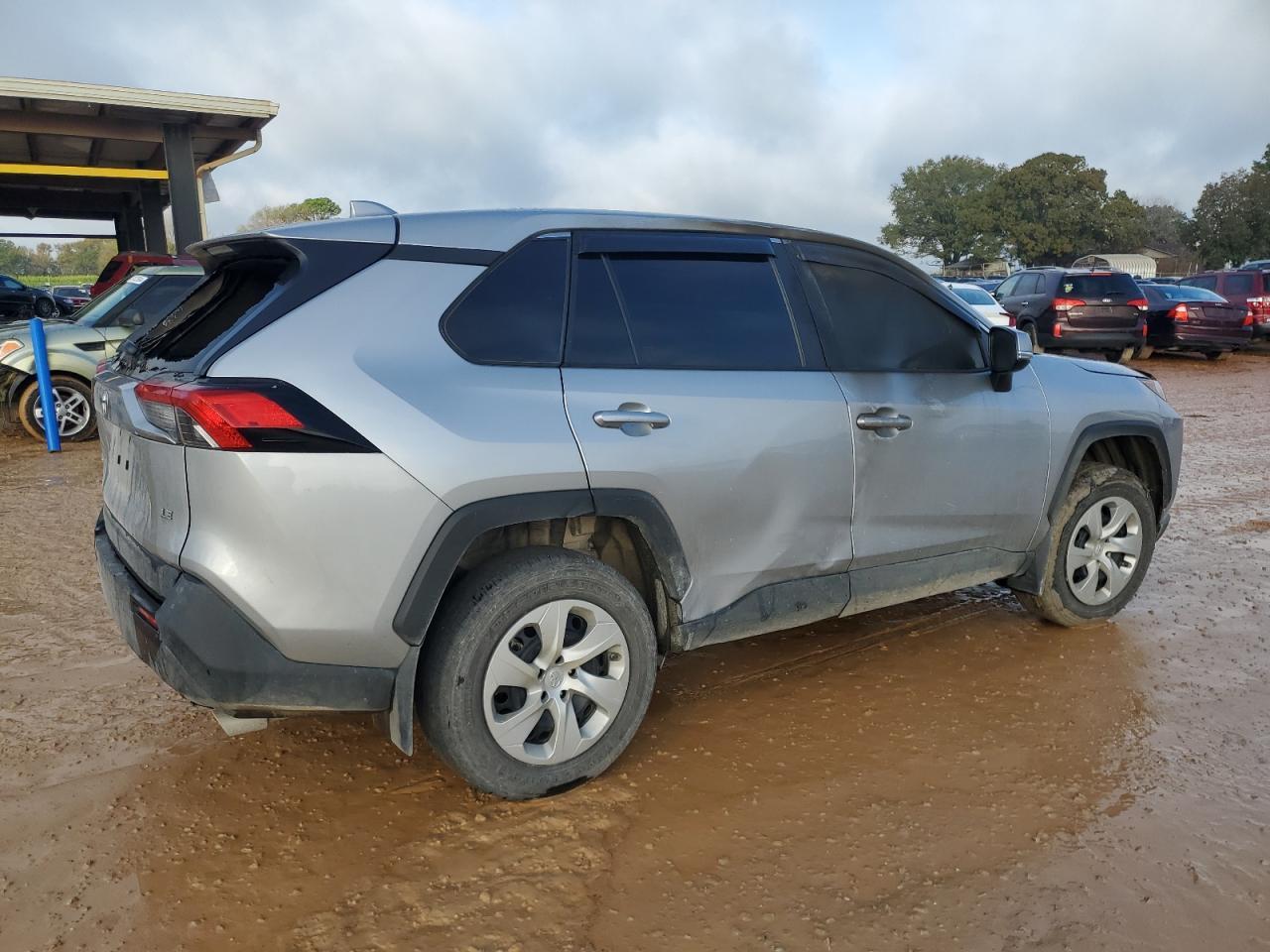 2023 TOYOTA RAV4 LE - Фото 3