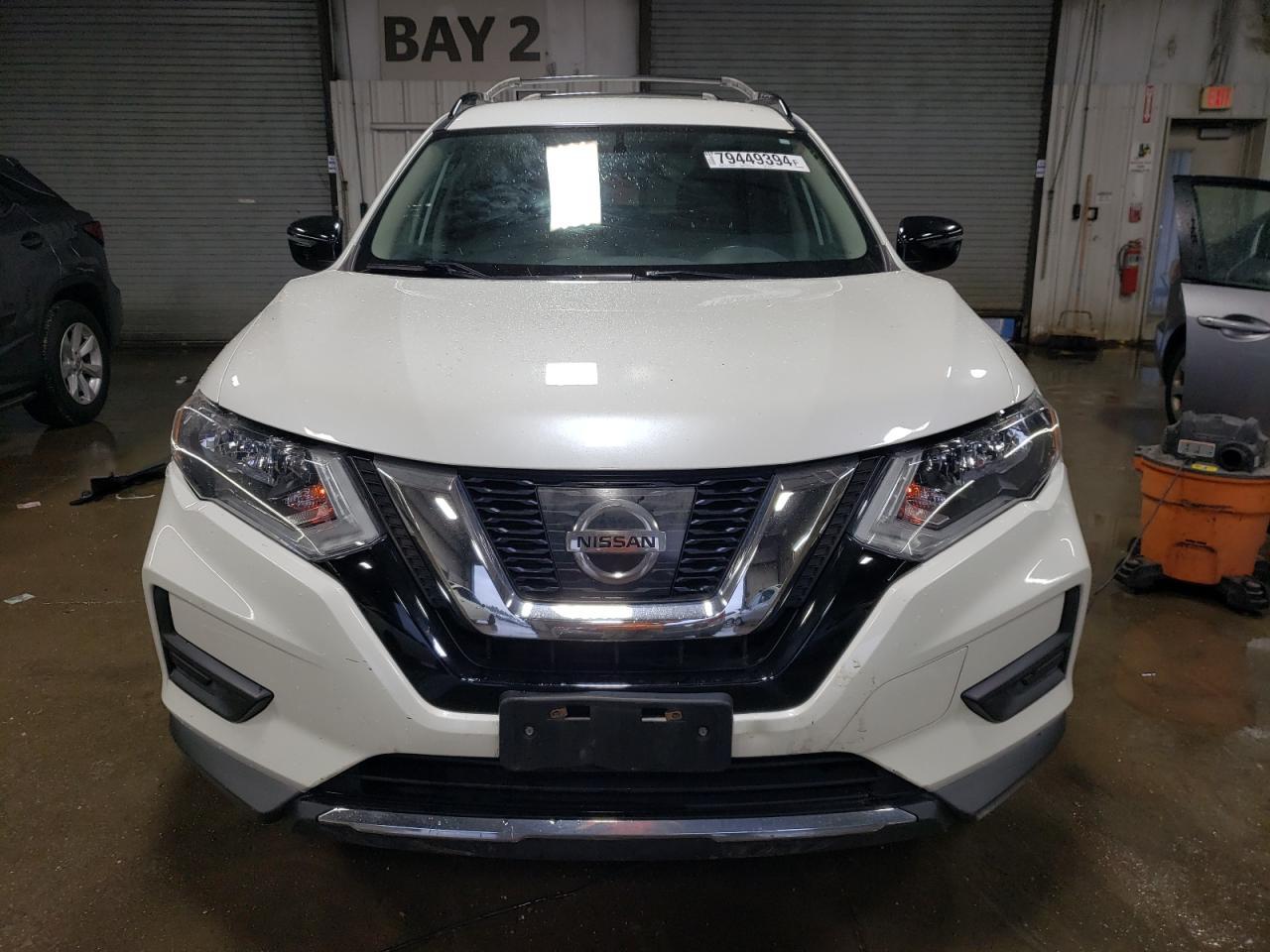 2017 NISSAN ROGUE SV - Фото 5