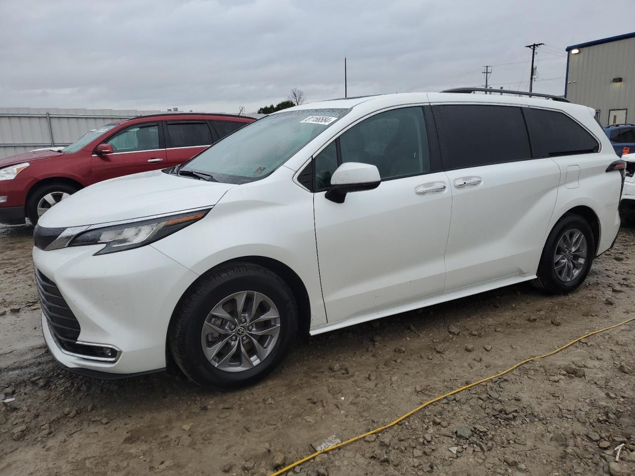 2023 TOYOTA SIENNA XLE