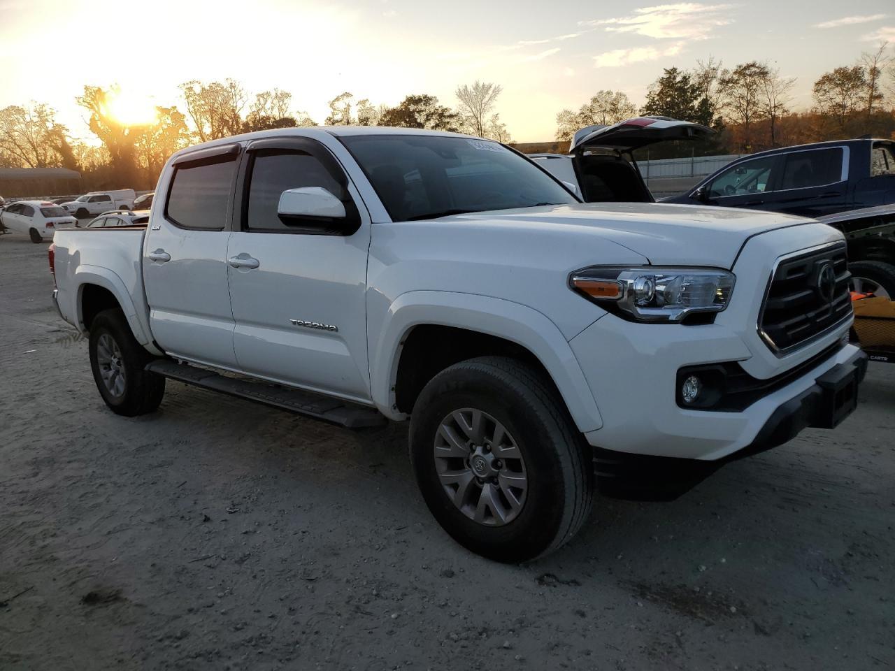 2018 TOYOTA TACOMA DOU - Фото 4