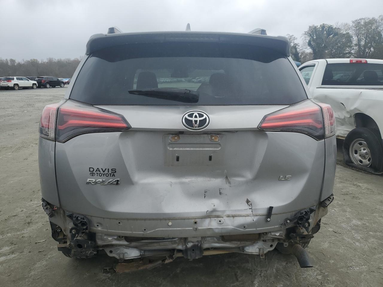 2018 TOYOTA RAV4 LE - Фото 6