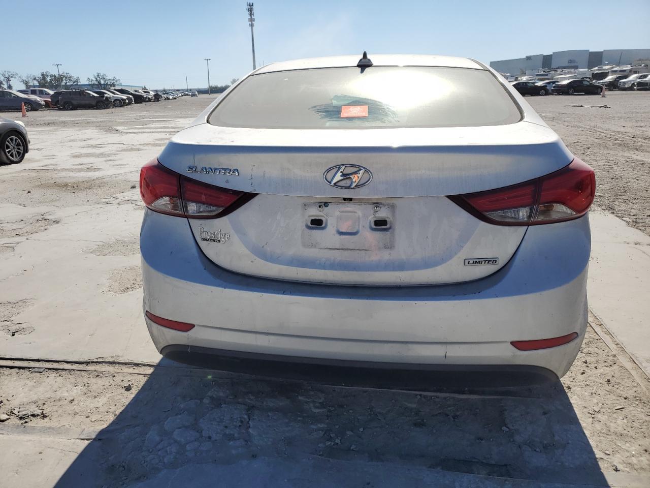 2015 HYUNDAI ELANTRA SE - Image 6