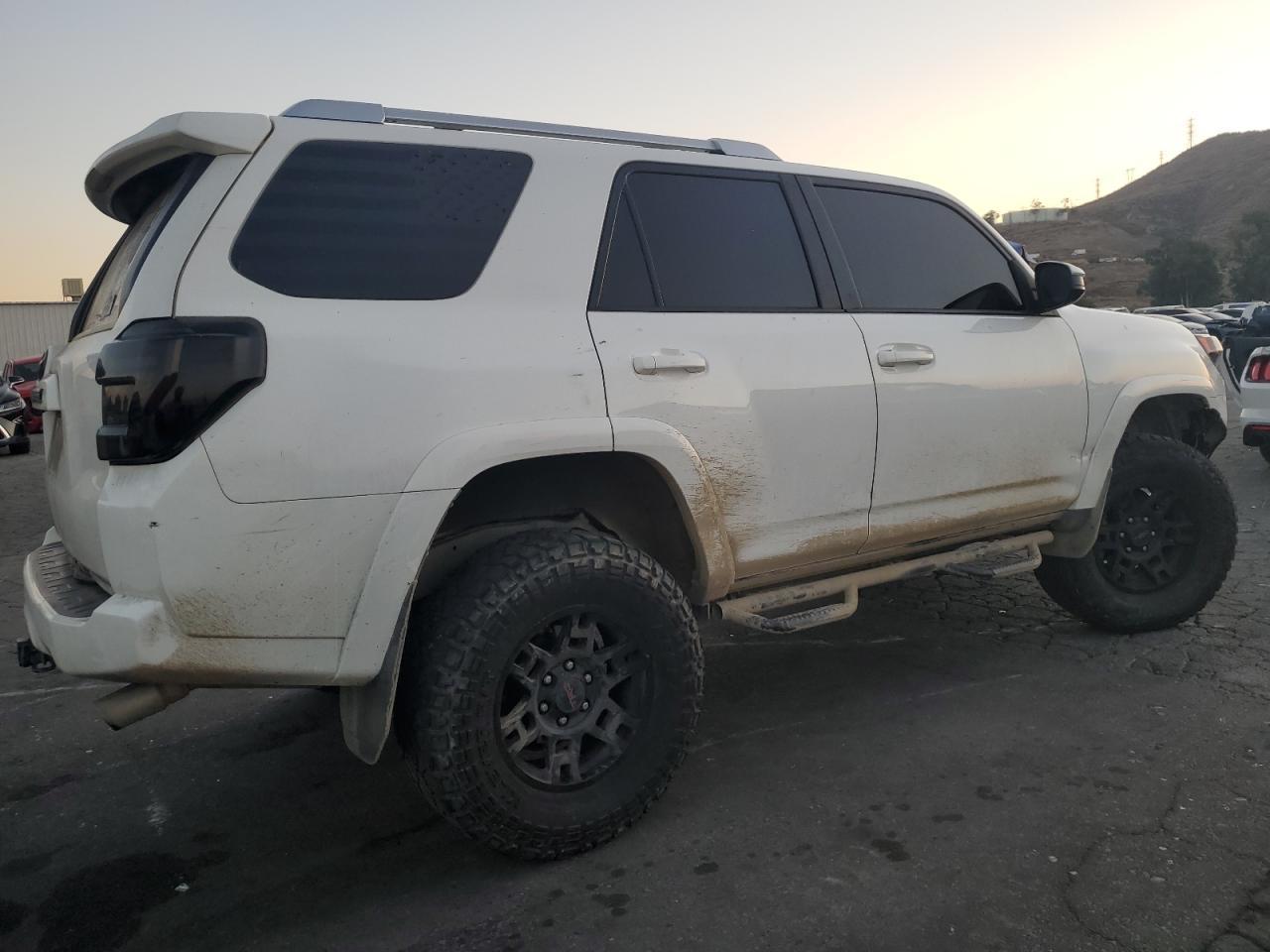 2017 TOYOTA 4RUNNER SR - Image 3