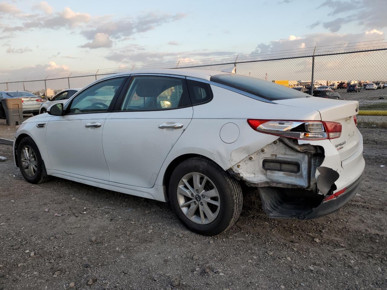 2016 KIA OPTIMA LX - Фото 2