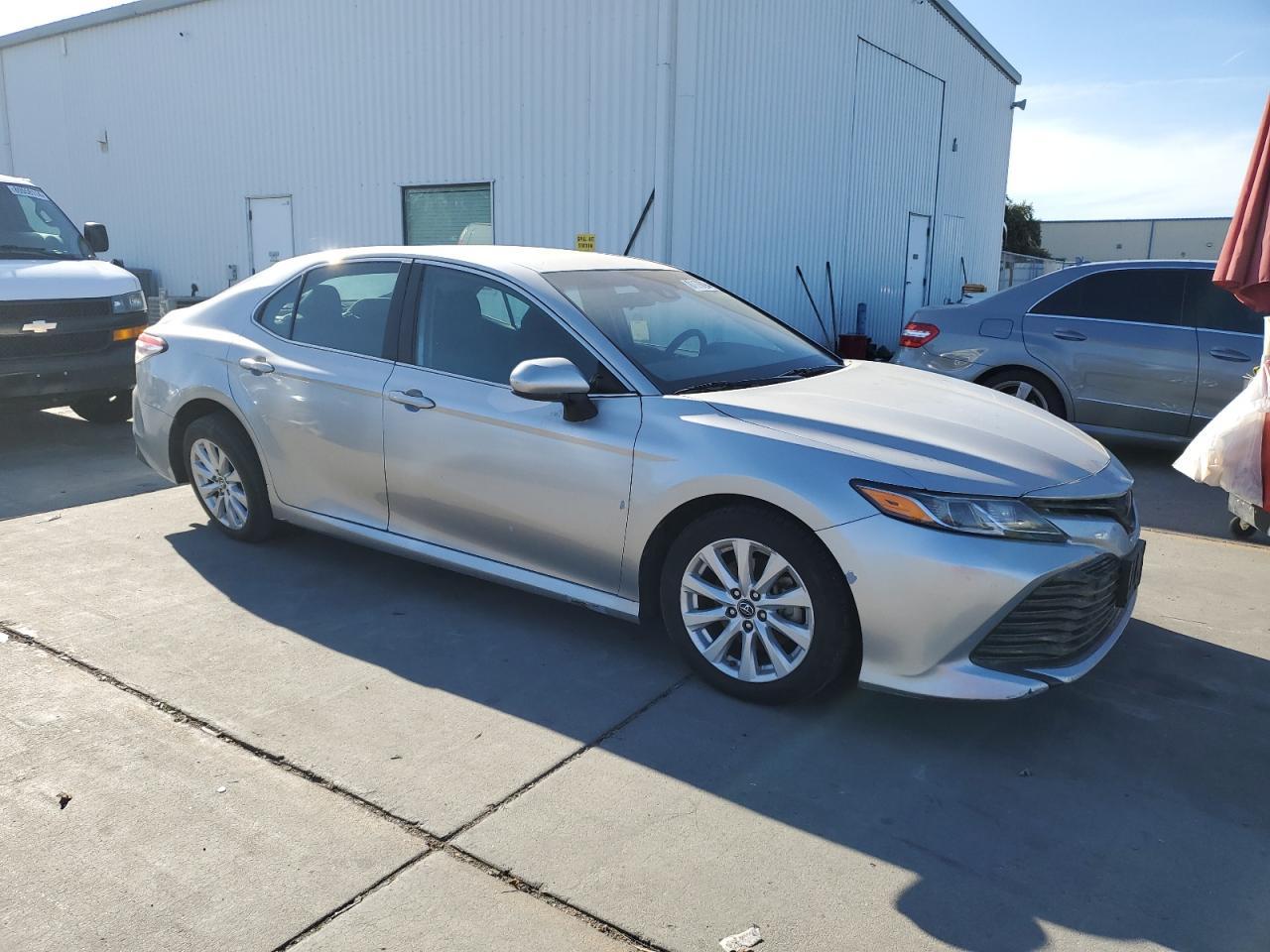 2018 TOYOTA CAMRY L - Фото 4