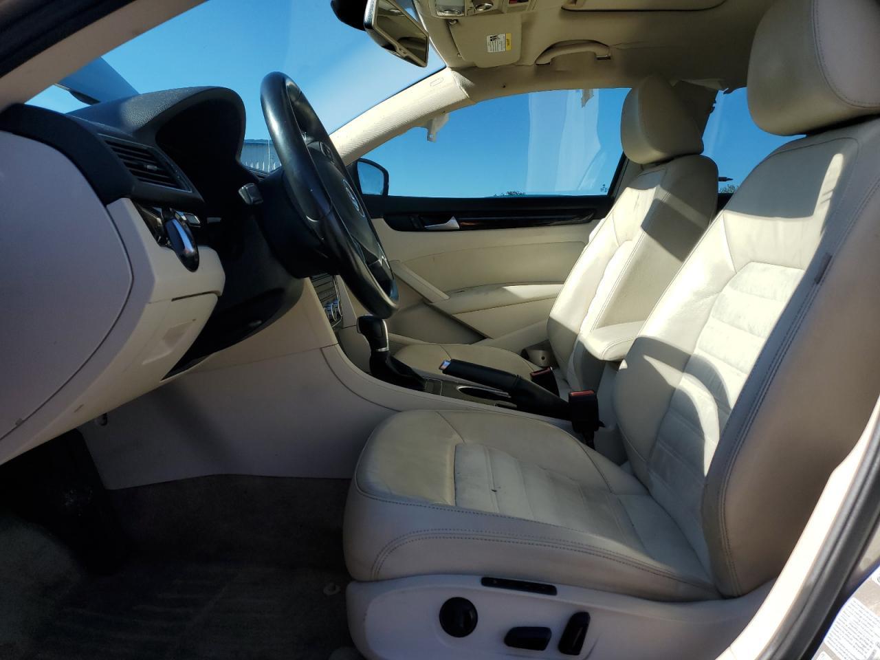 2015 VOLKSWAGEN PASSAT SEL - Фото 7