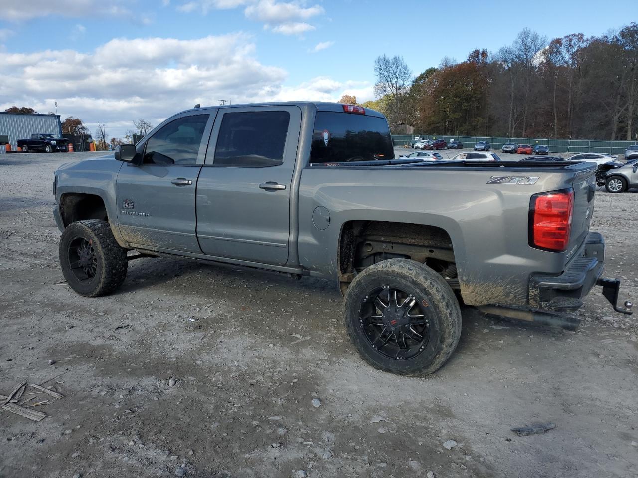 2017 CHEVROLET SILVERADO - Image 2