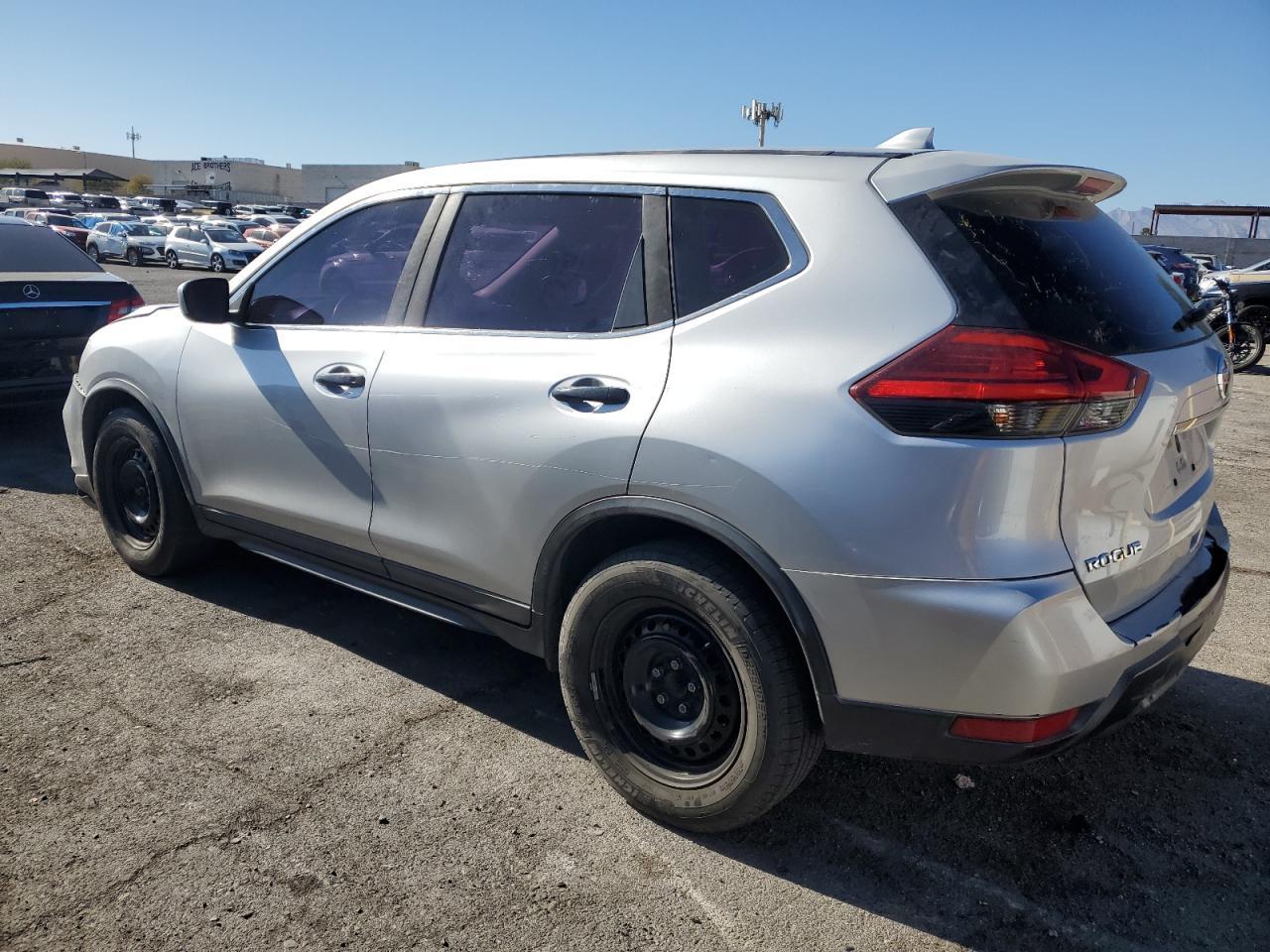 2017 NISSAN ROGUE S - Фото 2