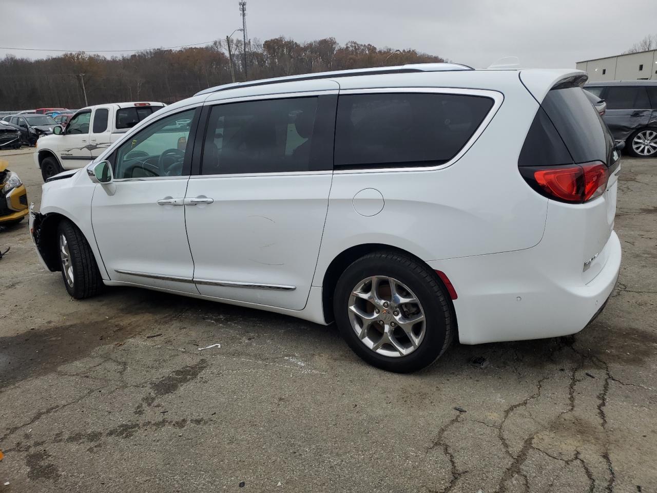 2017 CHRYSLER PACIFICA L - Image 2