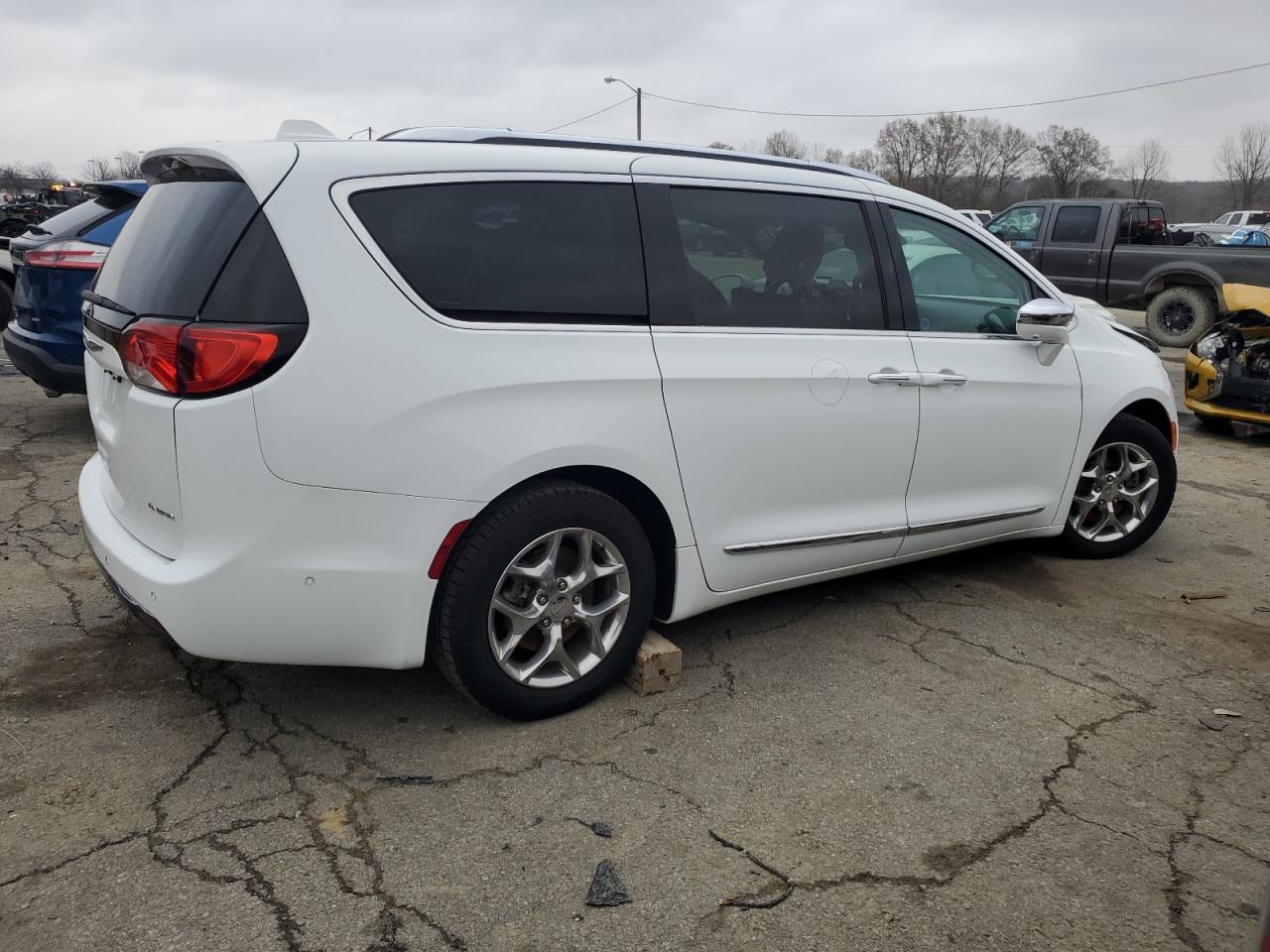 2017 CHRYSLER PACIFICA L - Image 3
