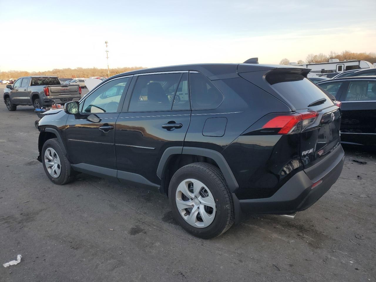 2023 TOYOTA RAV4 LE - Фото 2
