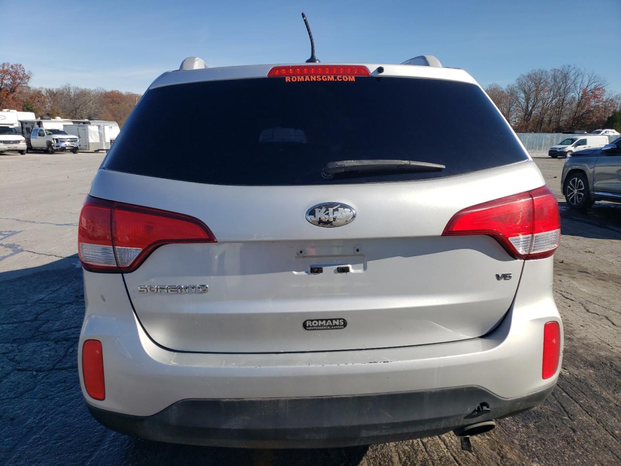 2015 KIA SORENTO LX - Image 6