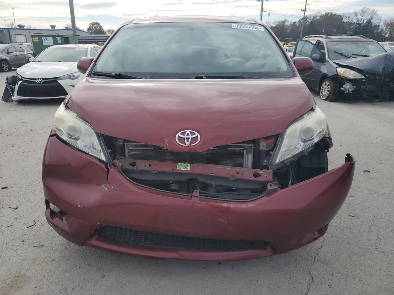 2011 TOYOTA SIENNA XLE - Фото 5