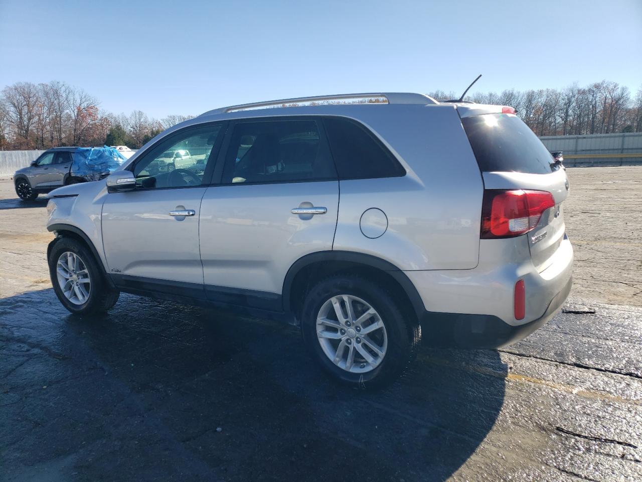 2015 KIA SORENTO LX - Image 2