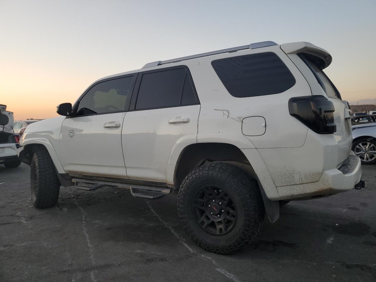 2017 TOYOTA 4RUNNER SR - Image 2