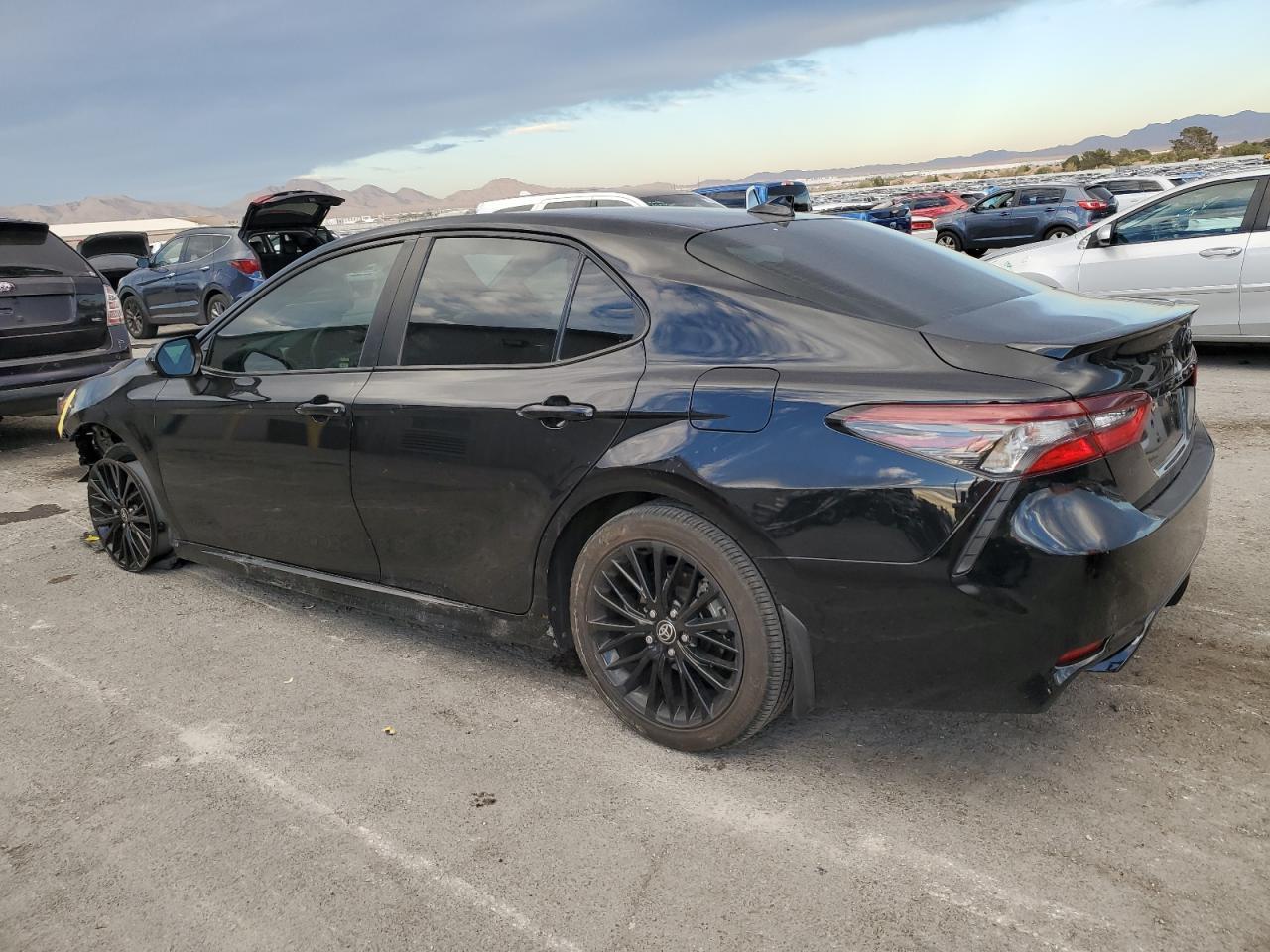 2021 TOYOTA CAMRY SE - Фото 2