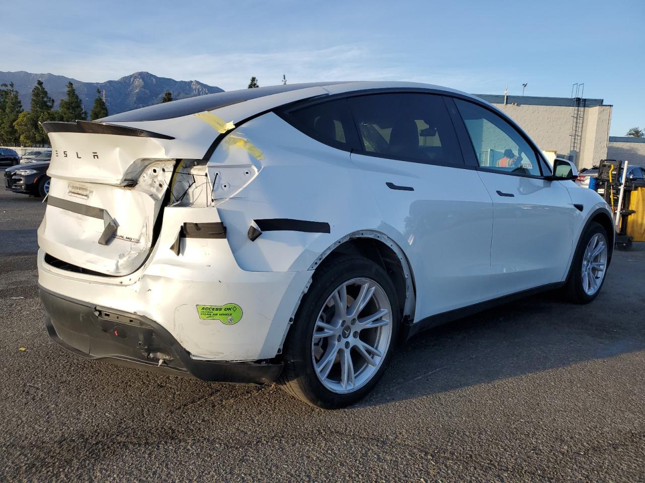 2023 TESLA MODEL Y - Image 3