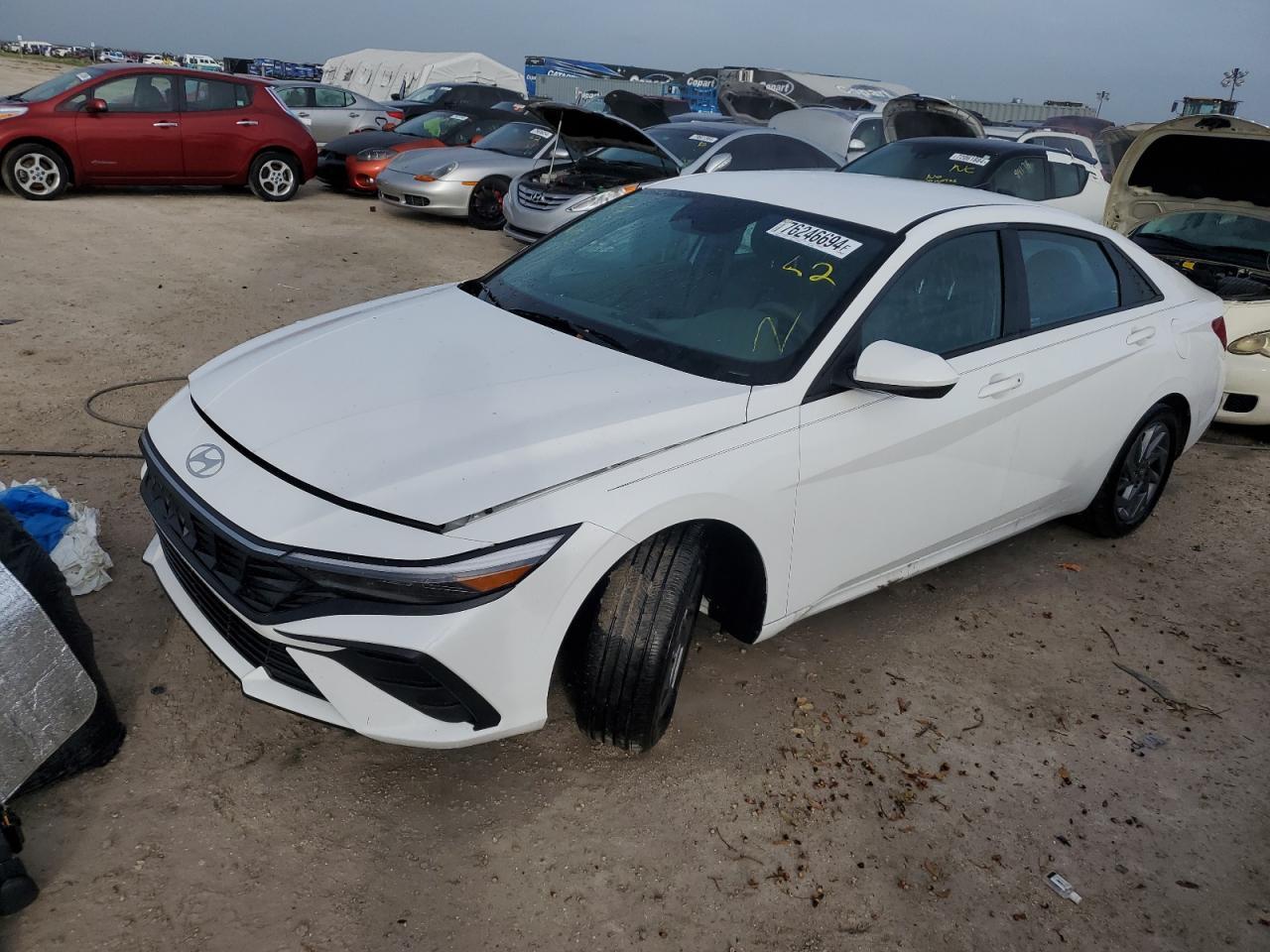 2024 HYUNDAI ELANTRA SE