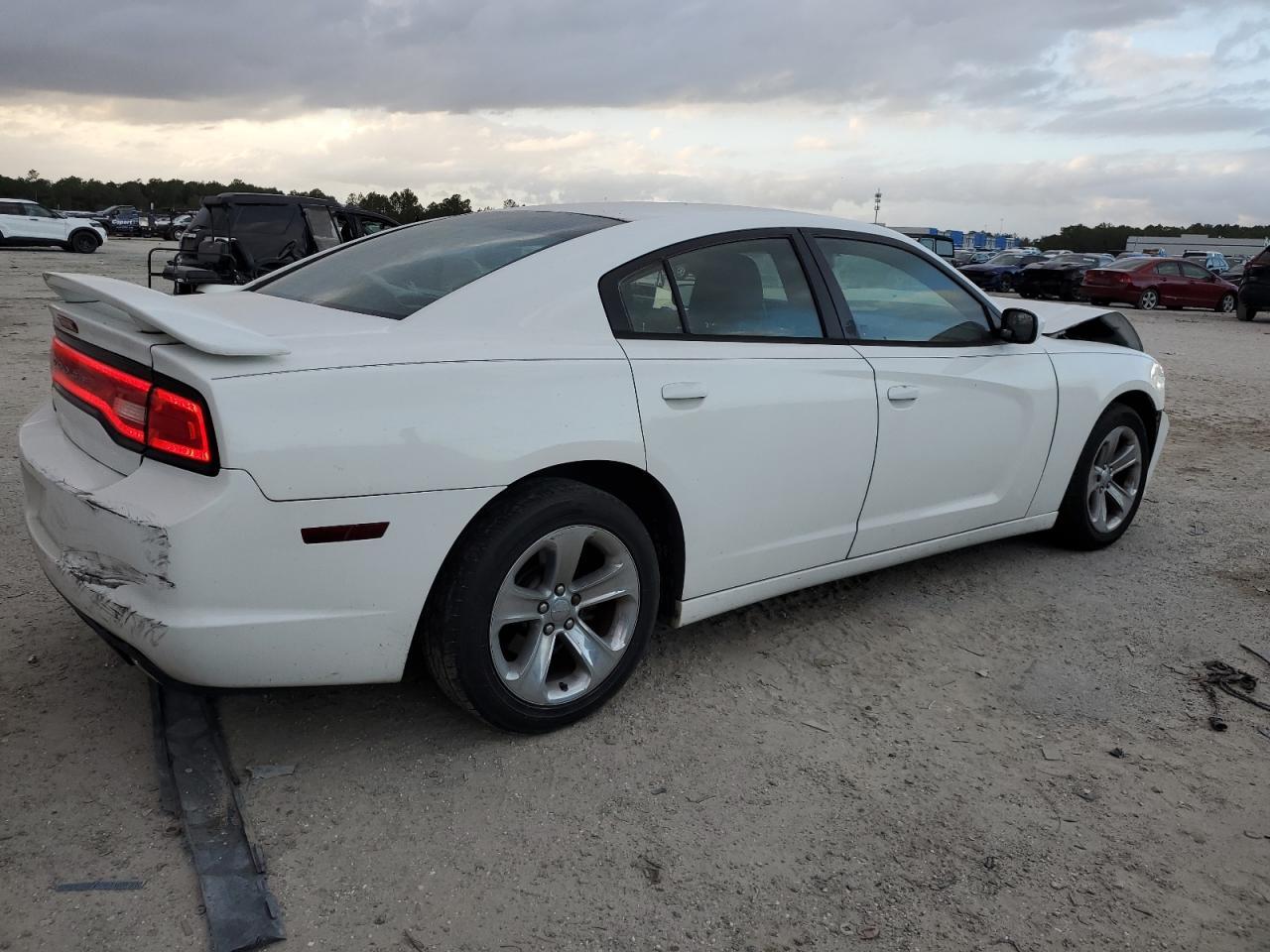 2013 DODGE CHARGER SE - Фото 3
