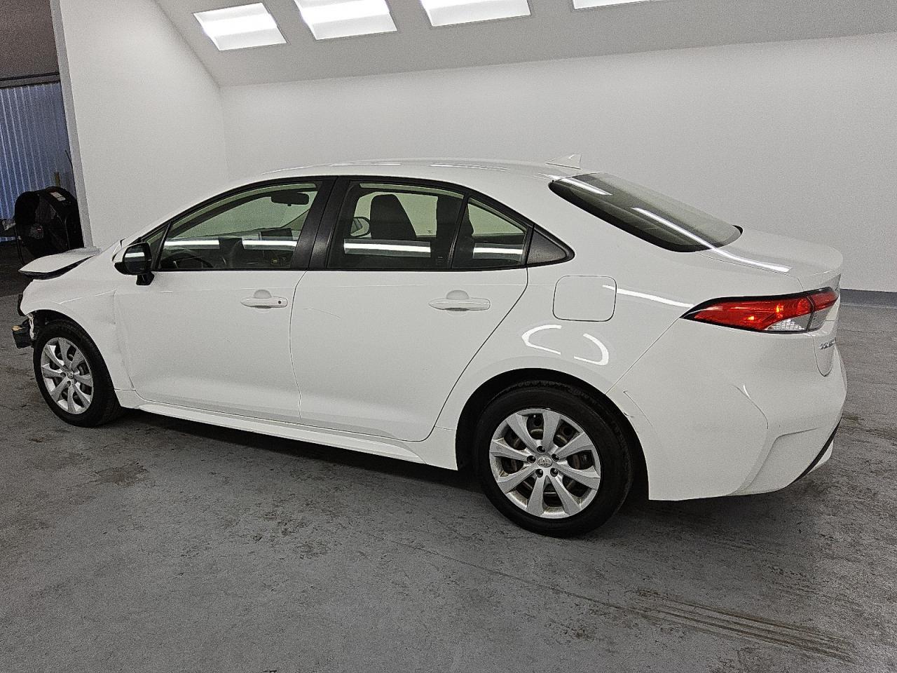 2020 TOYOTA COROLLA LE - Фото 2