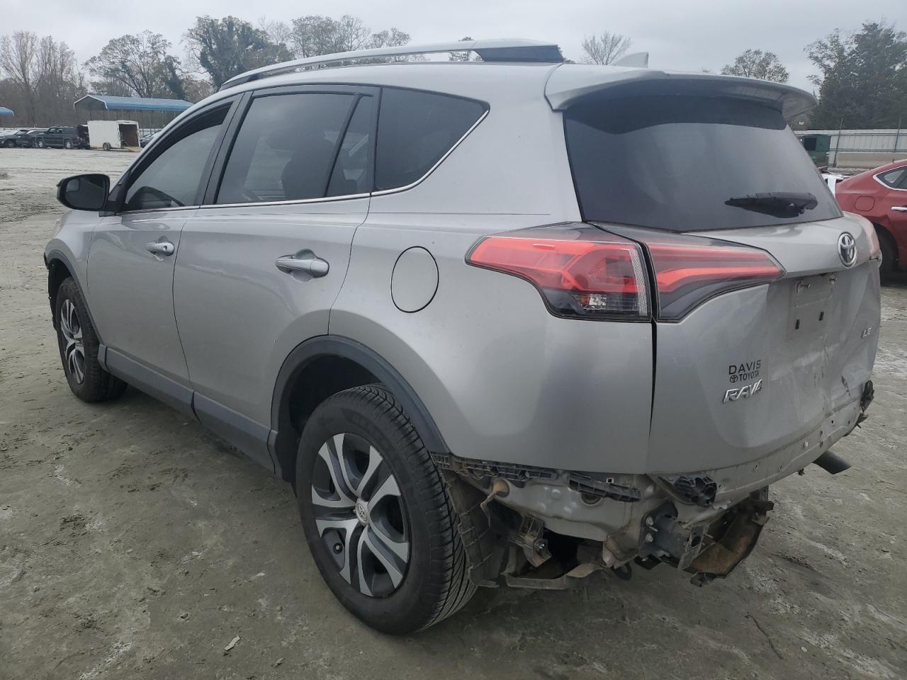 2018 TOYOTA RAV4 LE - Фото 2