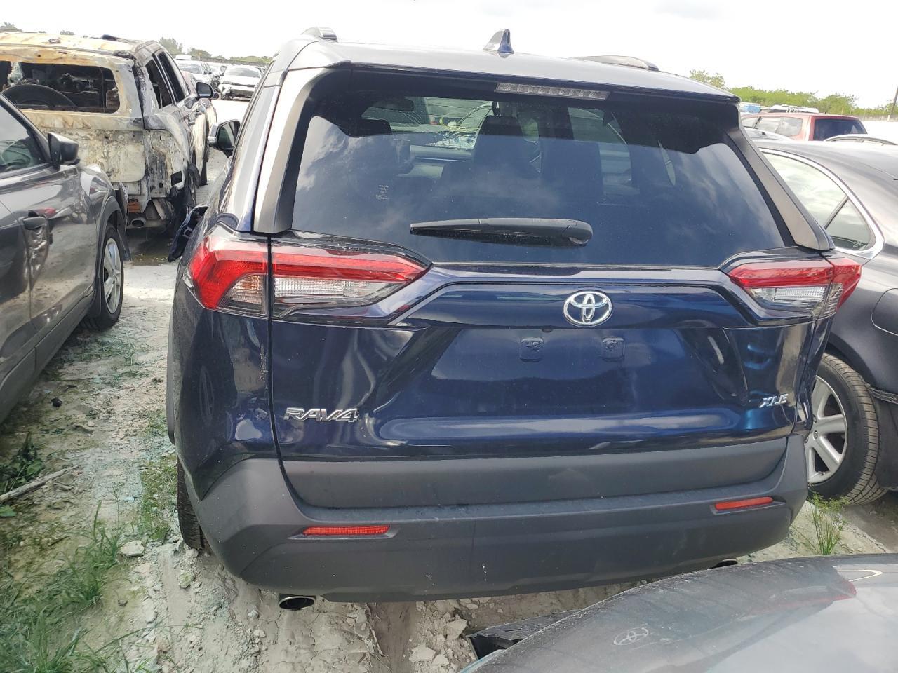 2019 TOYOTA RAV4 XLE P - Фото 6