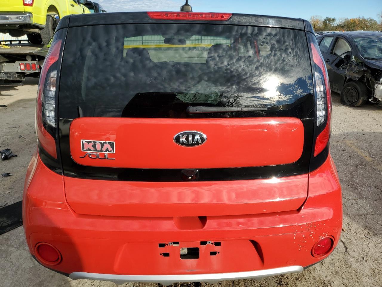2017 KIA SOUL + - Image 6