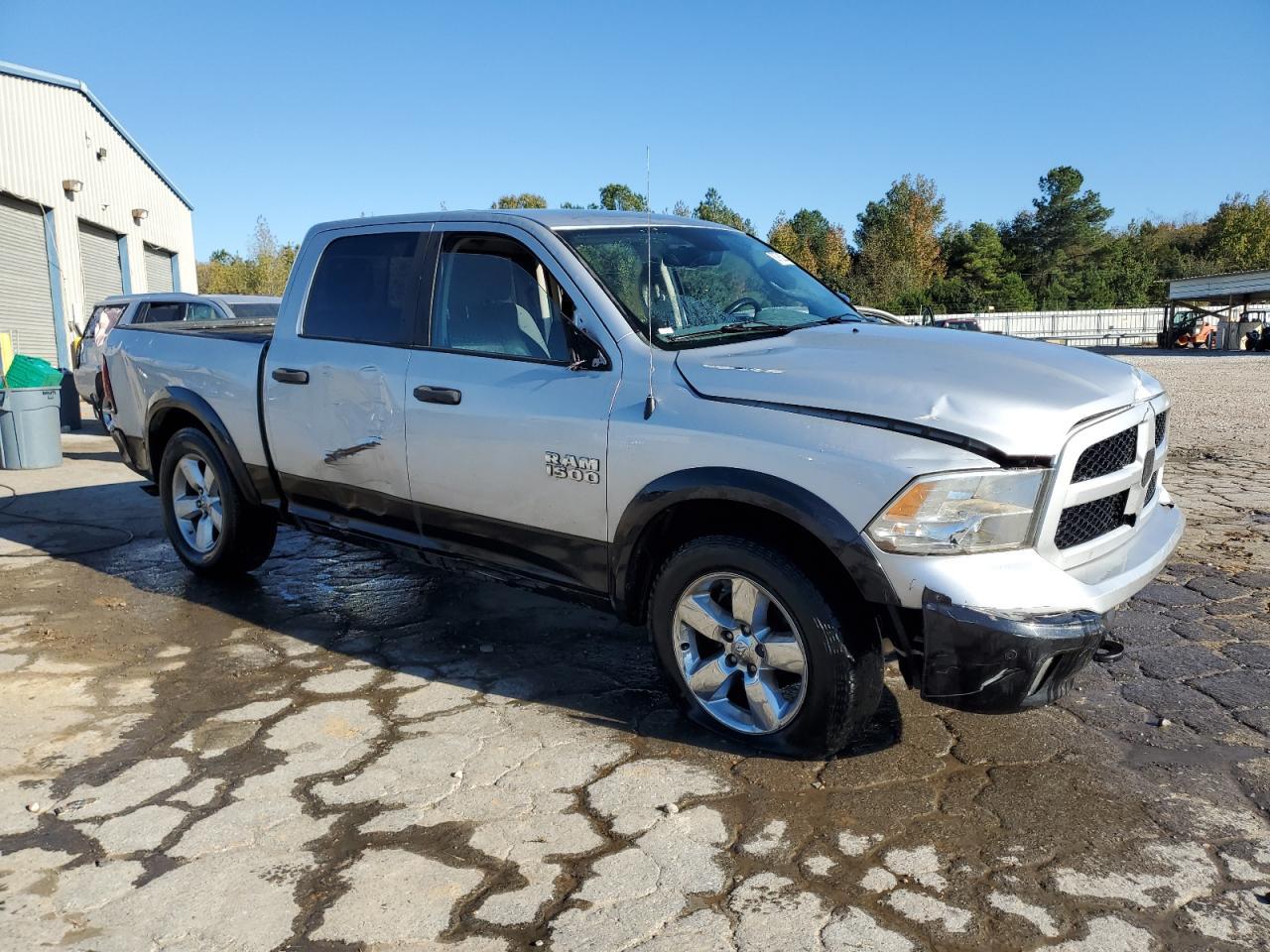 2015 RAM 1500 SLT - Image 4
