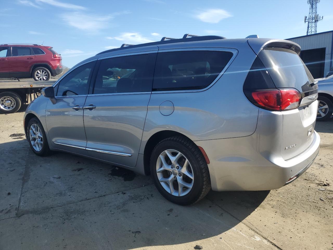 2017 CHRYSLER PACIFICA T - Image 2