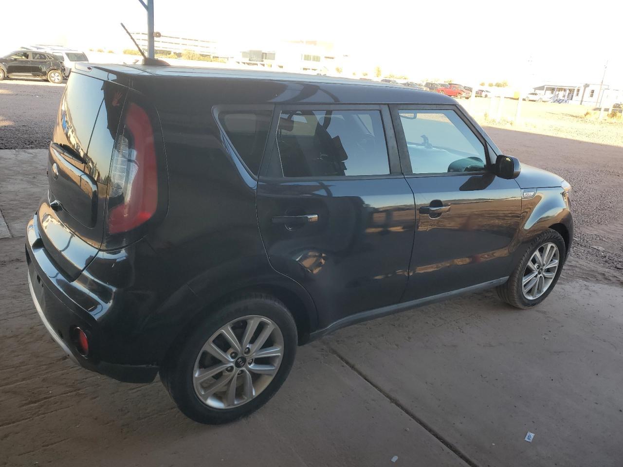 2017 KIA SOUL + - Image 3