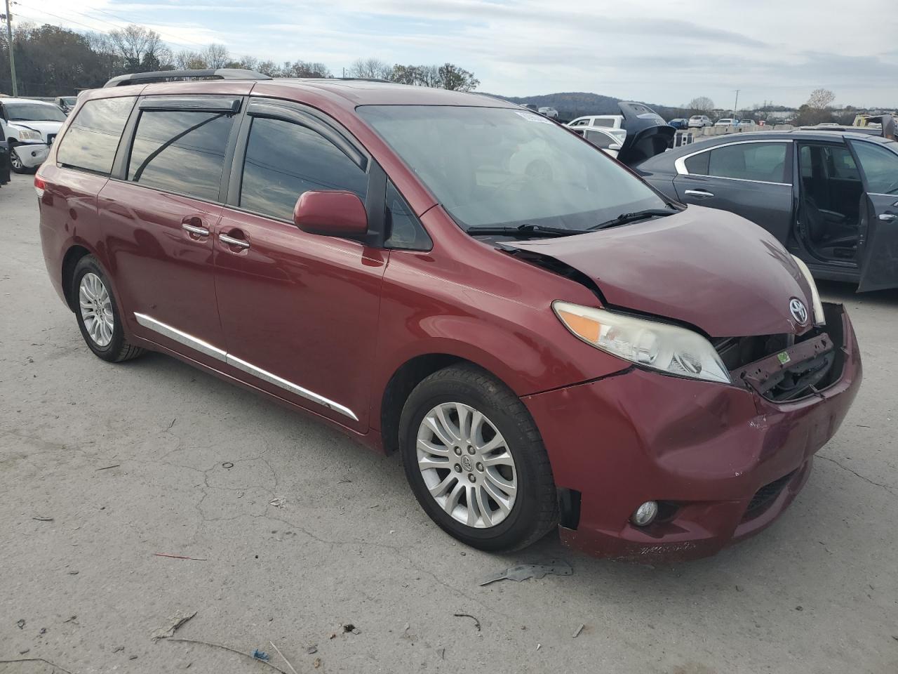 2011 TOYOTA SIENNA XLE - Фото 4