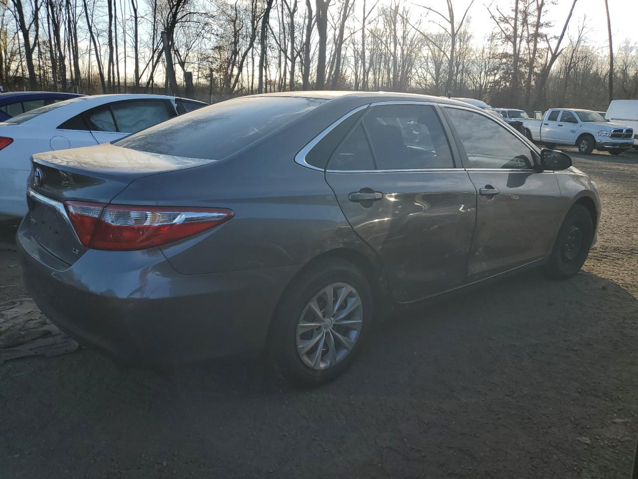 2015 TOYOTA CAMRY LE - Фото 3