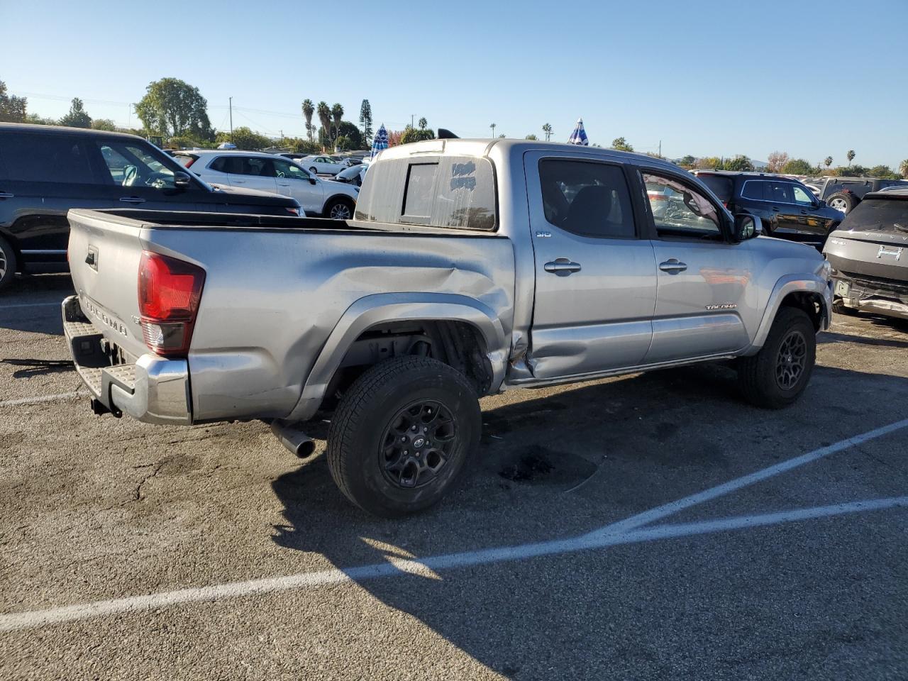 2019 TOYOTA TACOMA DOU - Фото 3