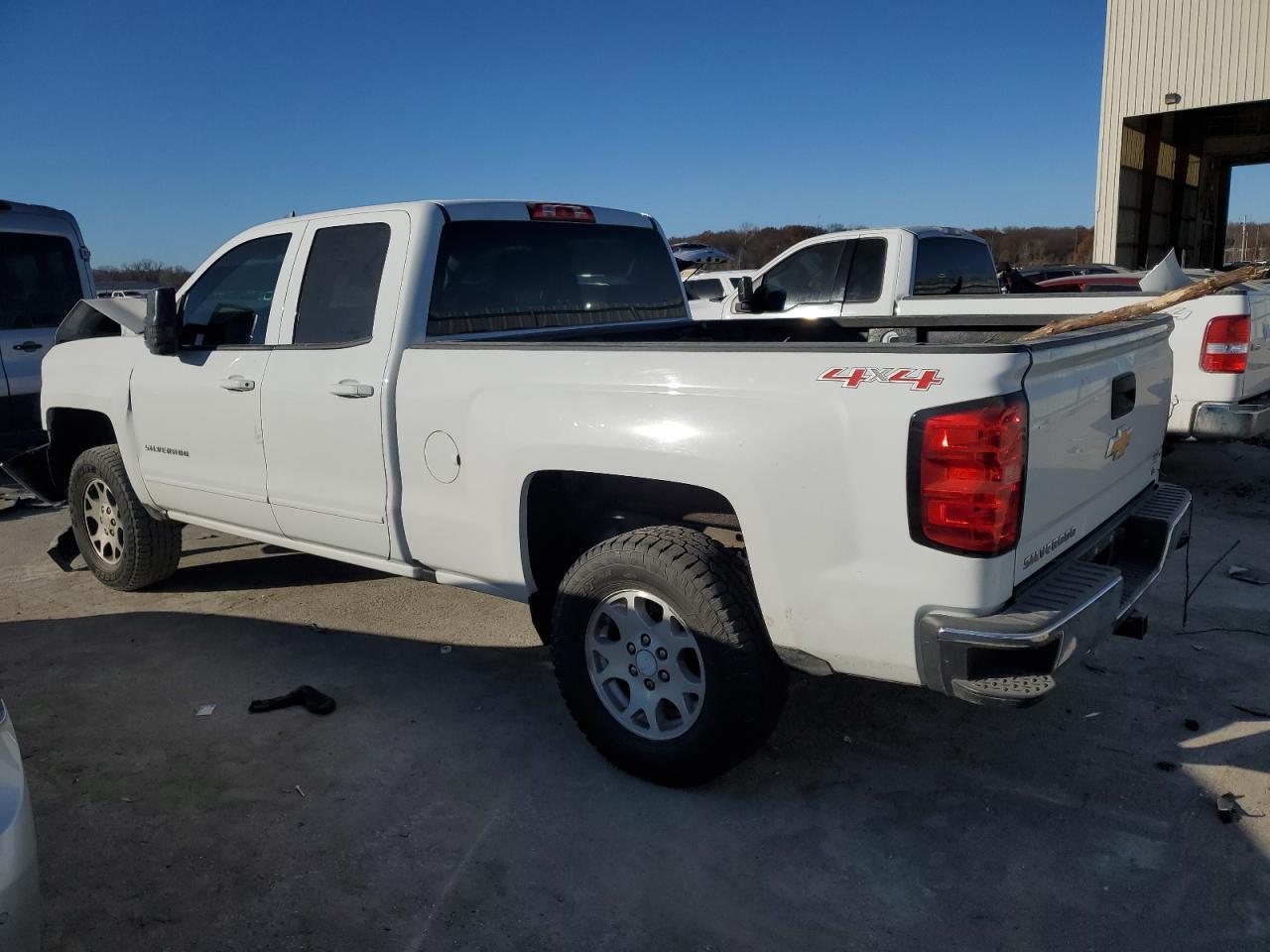2017 CHEVROLET SILVERADO - Image 2