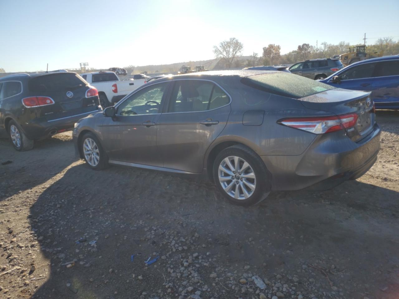 2018 TOYOTA CAMRY L - Фото 2