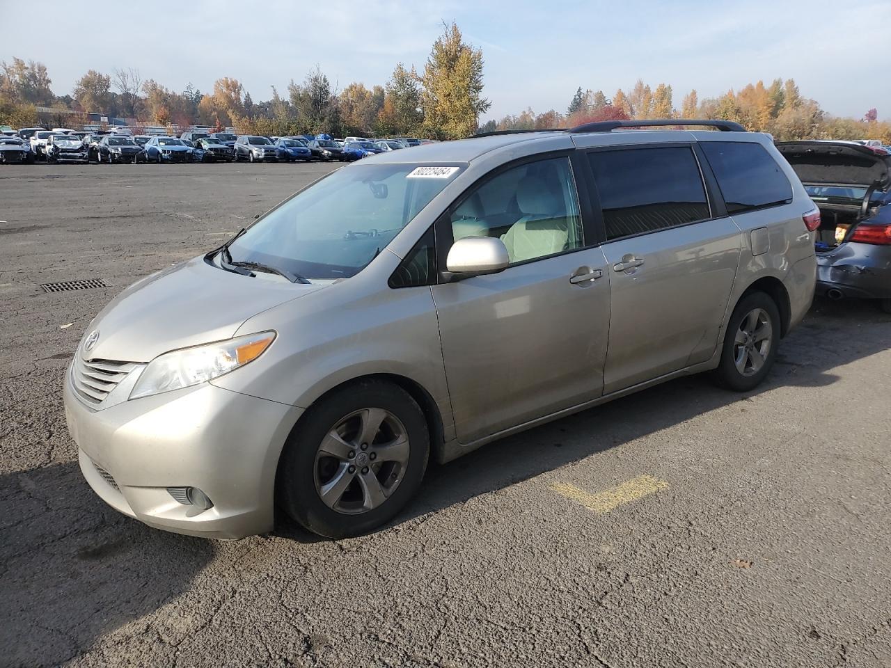 2015 TOYOTA SIENNA LE