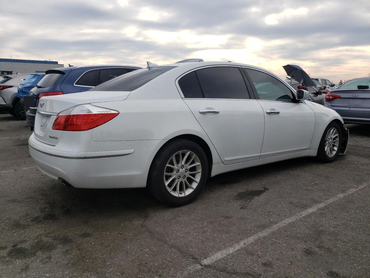 2011 HYUNDAI GENESIS 3. - Image 3