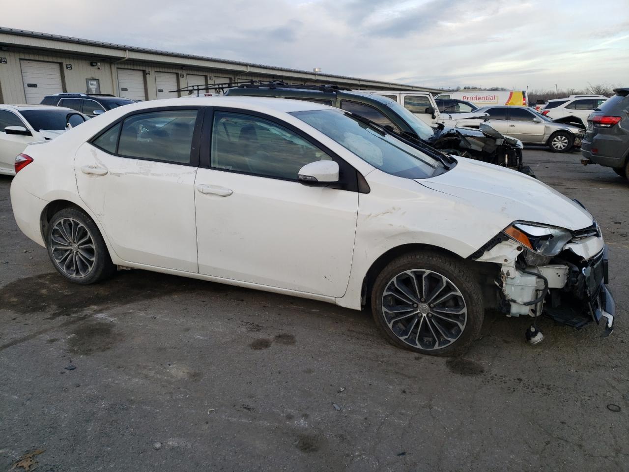 2015 TOYOTA COROLLA L - Фото 4