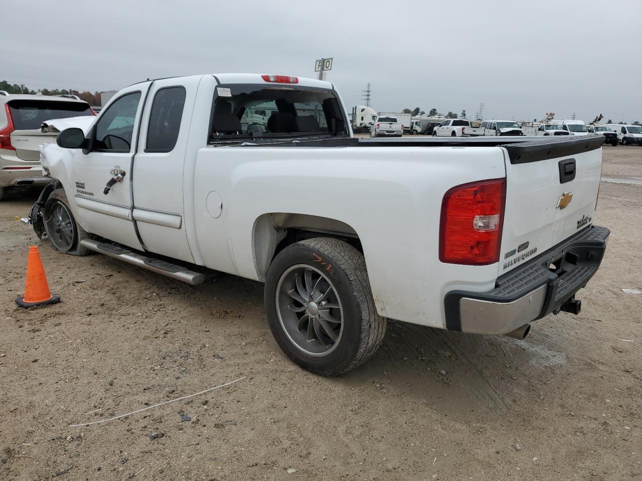 2012 CHEVROLET SILVERADO - Image 2