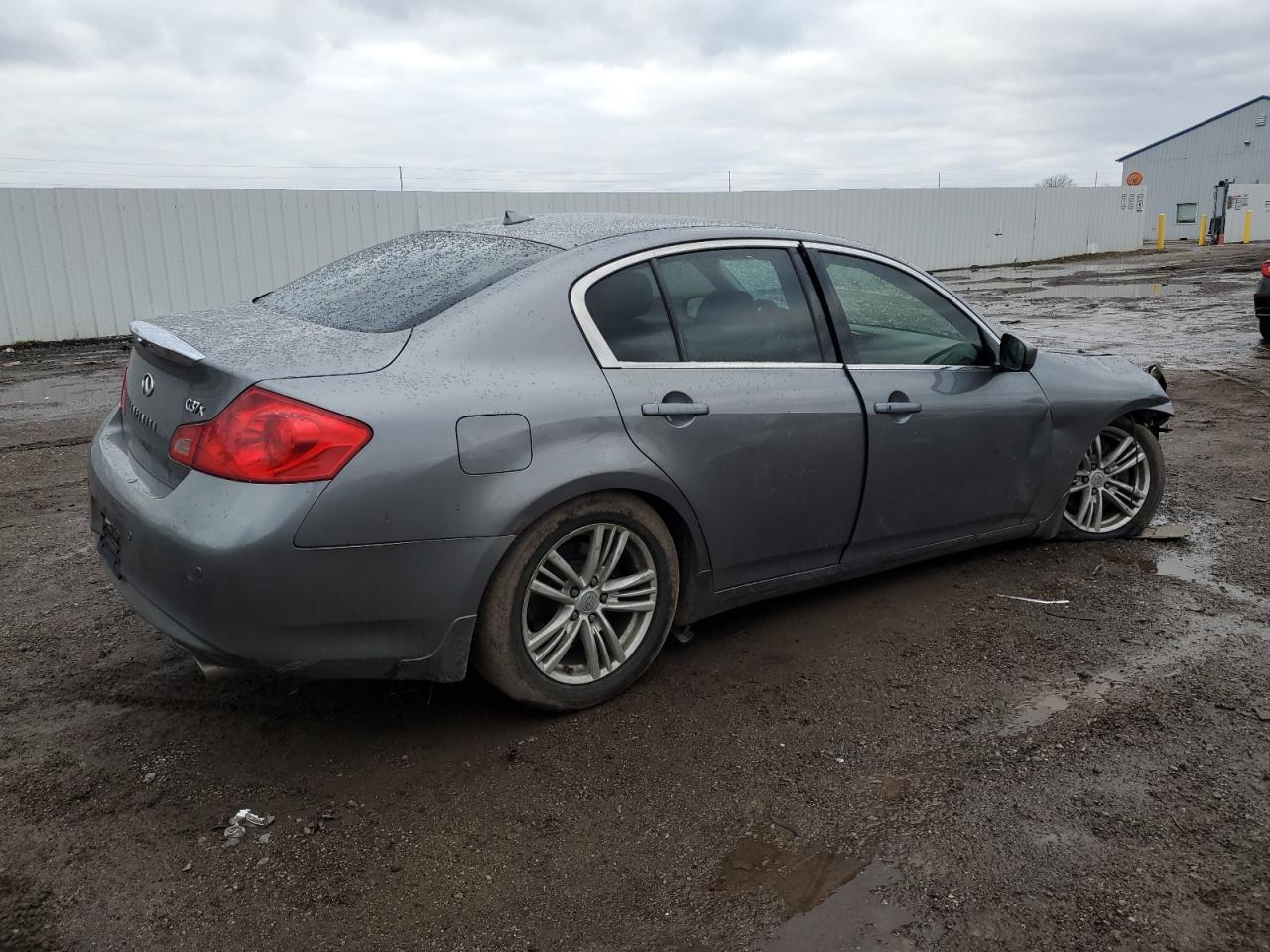 2011 INFINITI G37 - Image 3