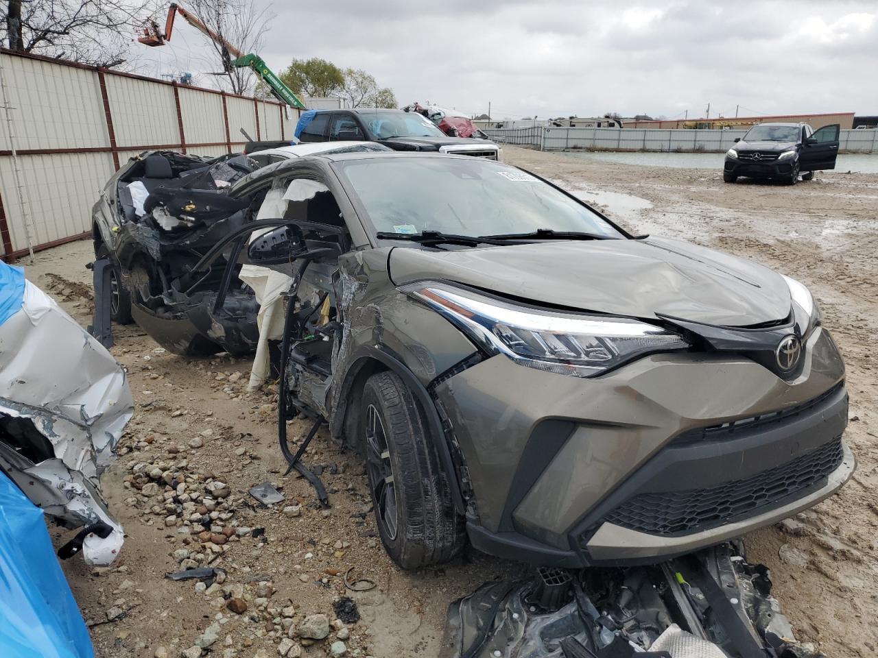2021 TOYOTA C-HR XLE - Image 4