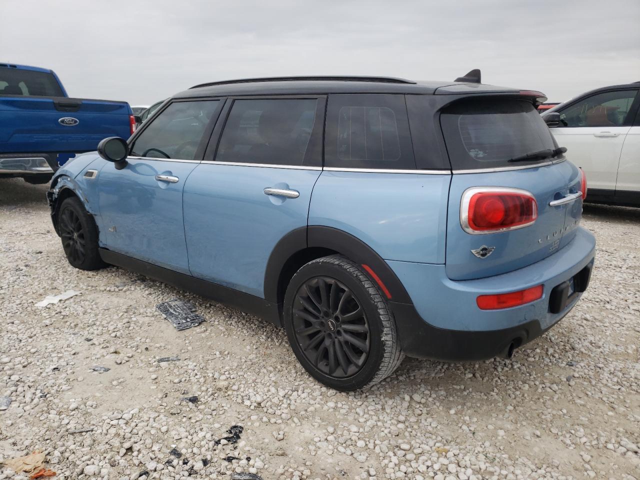 2017 MINI COOPER CLU - Image 2